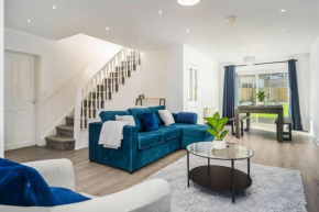 Spacious 4Bed Home, Sleeps 10, Pool Table, Parking, Perfect For Groups